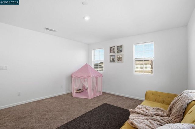 864 Bewick Dr, Lathrop, CA 95330