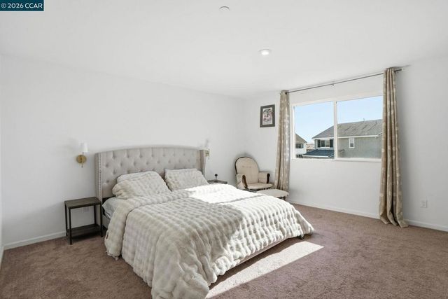 864 Bewick Dr, Lathrop, CA 95330