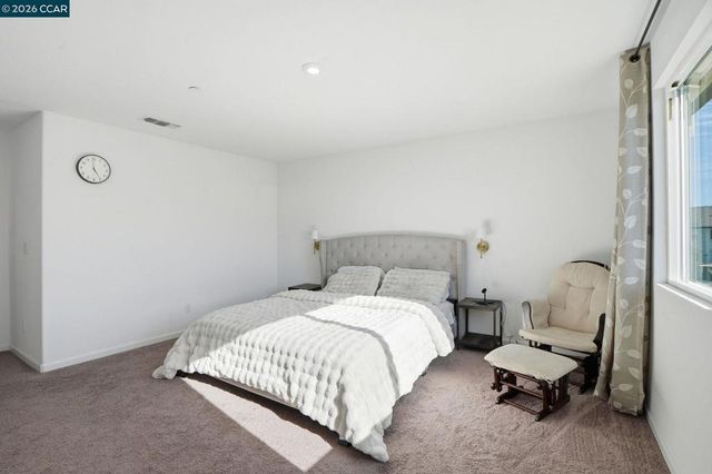 864 Bewick Dr, Lathrop, CA 95330