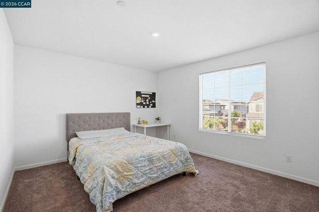 864 Bewick Dr, Lathrop, CA 95330