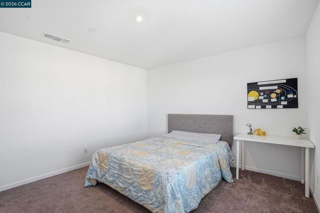 864 Bewick Dr, Lathrop, CA 95330