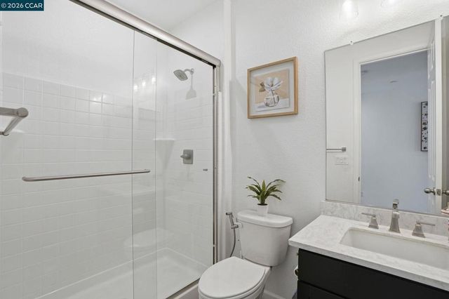 864 Bewick Dr, Lathrop, CA 95330