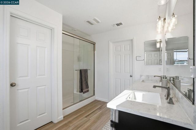 864 Bewick Dr, Lathrop, CA 95330