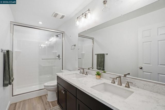 864 Bewick Dr, Lathrop, CA 95330