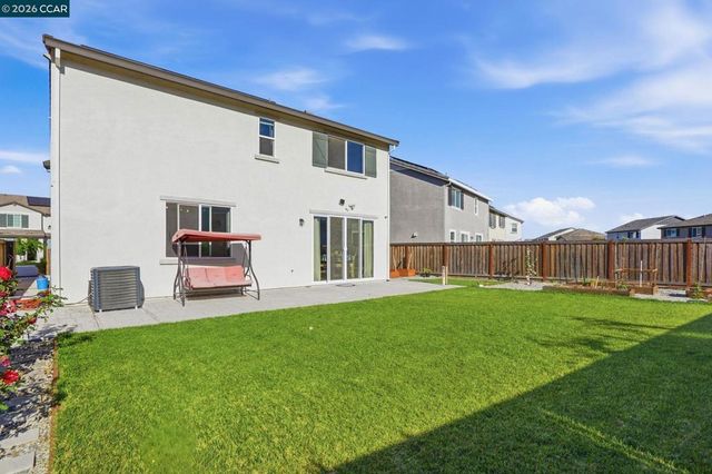 864 Bewick Dr, Lathrop, CA 95330