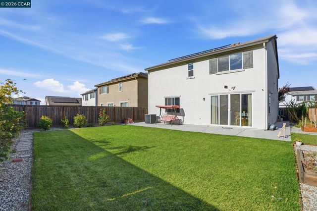 864 Bewick Dr, Lathrop, CA 95330