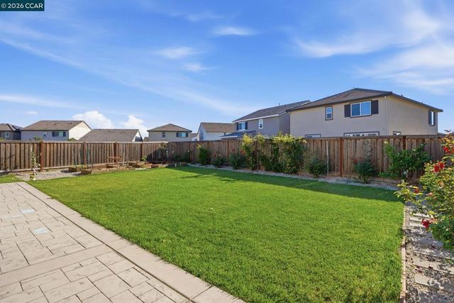 864 Bewick Dr, Lathrop, CA 95330