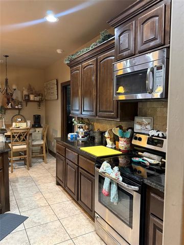 1751 E Lily Lane, Mustang, OK 73064
