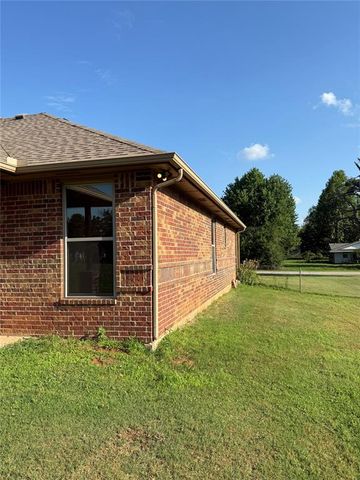 1751 E Lily Lane, Mustang, OK 73064