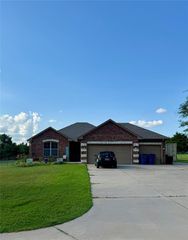 1751 E Lily Lane, Mustang, OK 73064