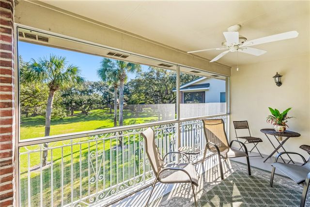 107 W Park Shores Circle 22W, Vero Beach, FL 32963