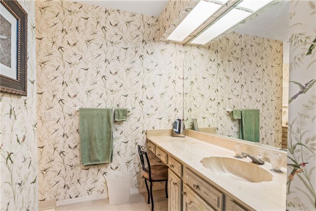 107 W Park Shores Circle 22W, Vero Beach, FL 32963