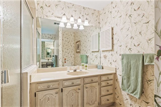 107 W Park Shores Circle 22W, Vero Beach, FL 32963