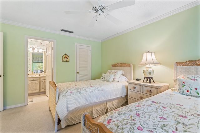 107 W Park Shores Circle 22W, Vero Beach, FL 32963