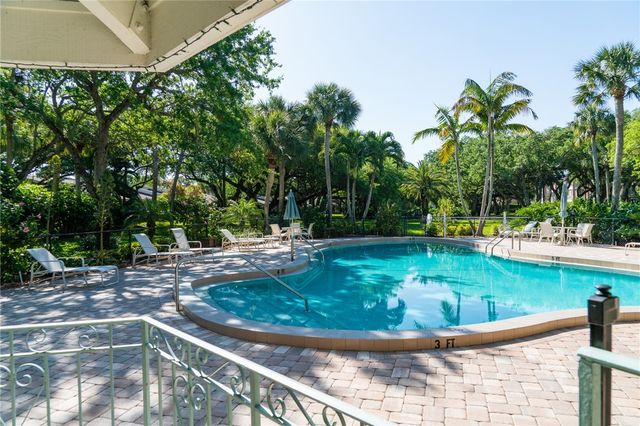 107 W Park Shores Circle 22W, Vero Beach, FL 32963