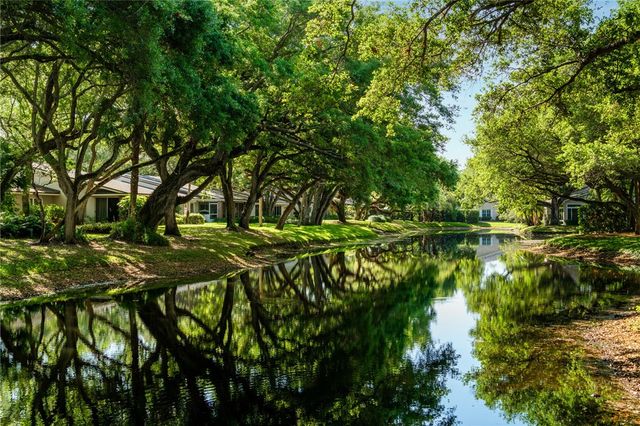 107 W Park Shores Circle 22W, Vero Beach, FL 32963