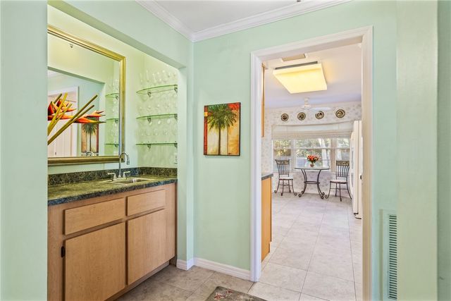 107 W Park Shores Circle 22W, Vero Beach, FL 32963