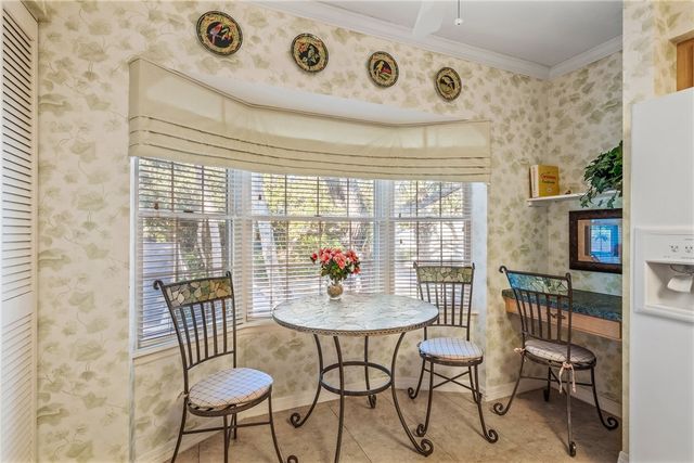 107 W Park Shores Circle 22W, Vero Beach, FL 32963