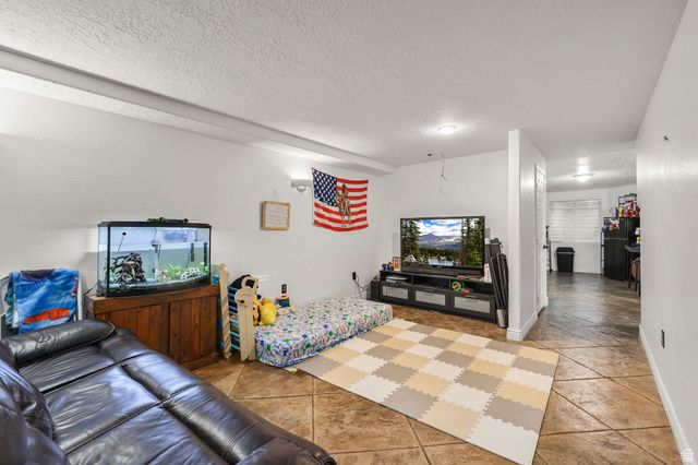 1075 W 4175 S, Riverdale, UT 84405