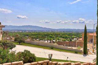 529 La Bajada Court NW, Albuquerque, NM 87105
