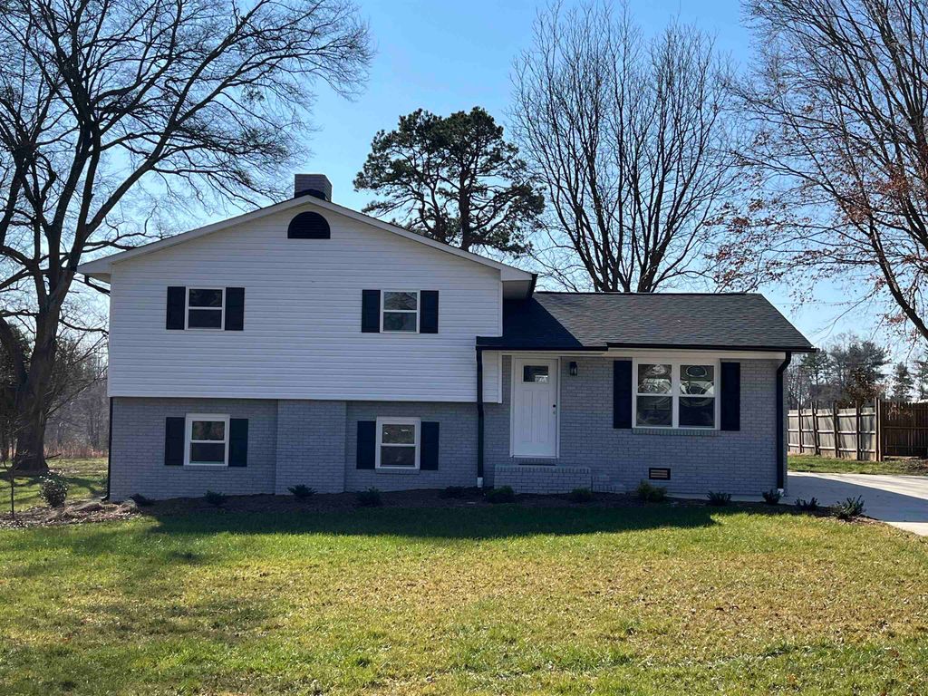 304 Scenic View Rd Drive, Chesnee, SC 29323