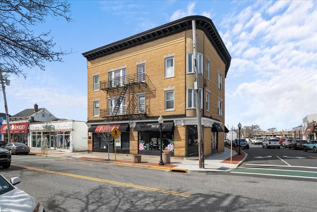 240 Deer Park Avenue, Babylon, NY 11702