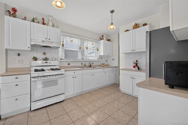 22118 110th Avenue, Queens Village, NY 11429