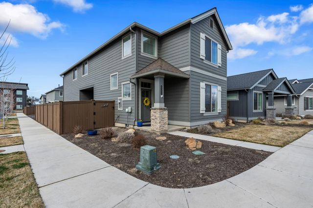 4649 SW 36th Street, Redmond, OR 97756