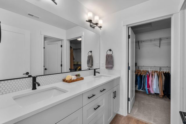 4649 SW 36th Street, Redmond, OR 97756