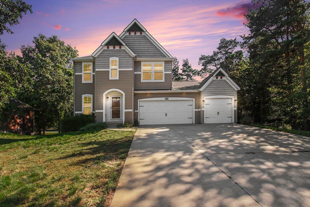 809 Ashlee Drive, Norton Shores, MI 49441