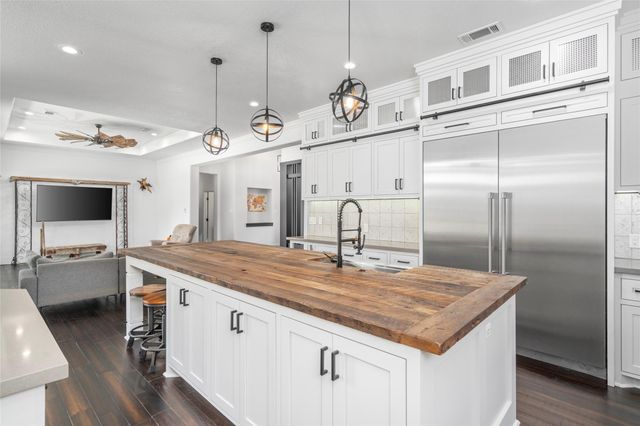 3023 Mandale Road, Friendswood, TX 77546