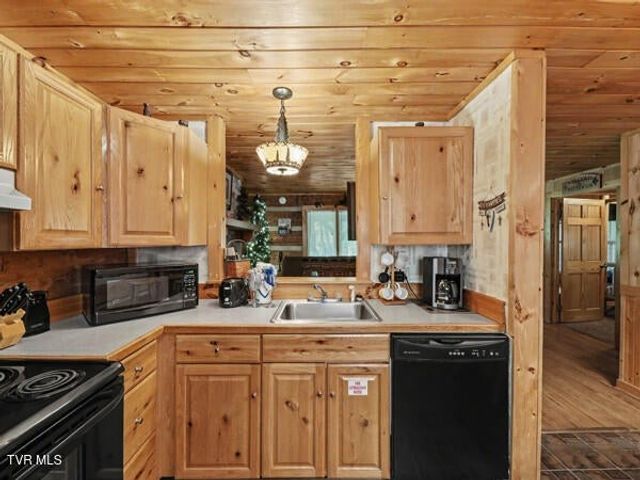2208 Lake View Ln, Sevierville, TN 37876