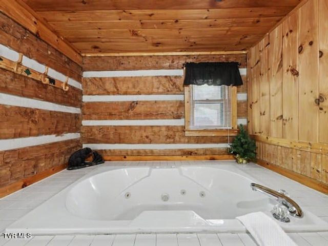 2208 Lake View Ln, Sevierville, TN 37876