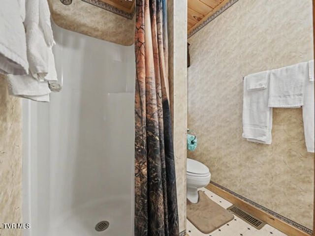 2208 Lake View Ln, Sevierville, TN 37876