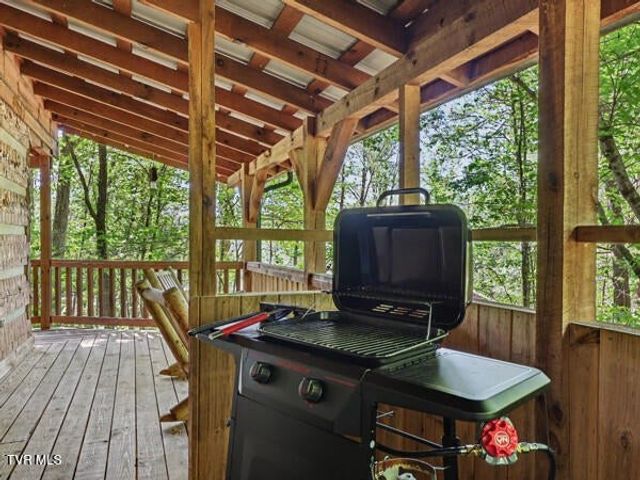 2208 Lake View Ln, Sevierville, TN 37876
