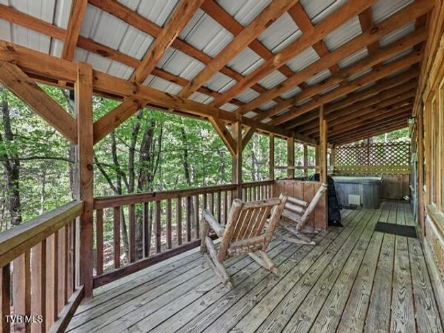 2208 Lake View Ln, Sevierville, TN 37876