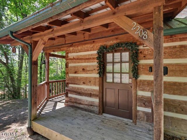 2208 Lake View Ln, Sevierville, TN 37876