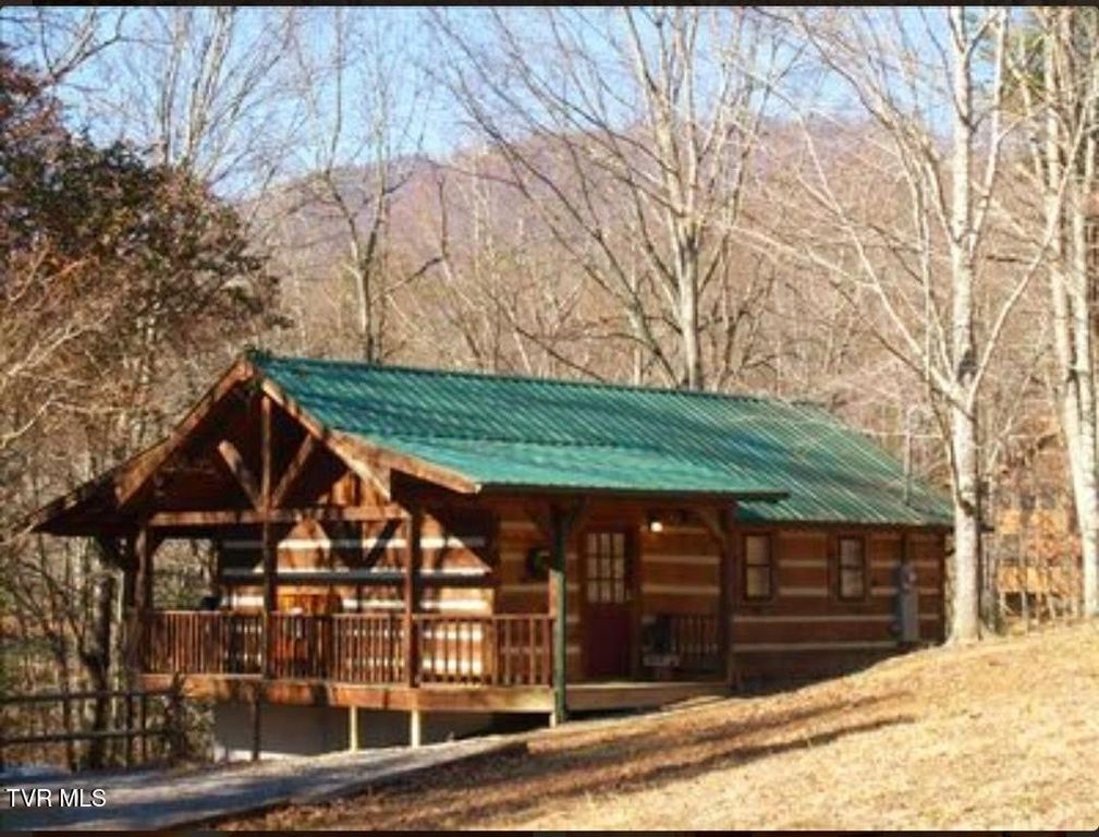 2208 Lake View Ln, Sevierville, TN 37876