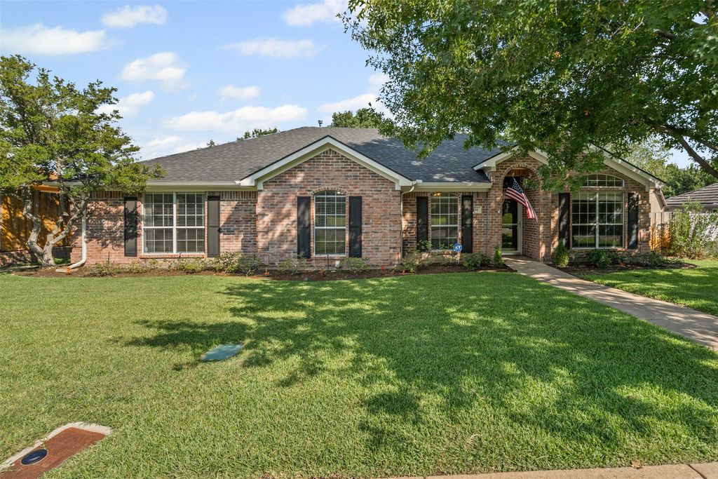 441 Dove Lane, Fort Worth, TX 76108