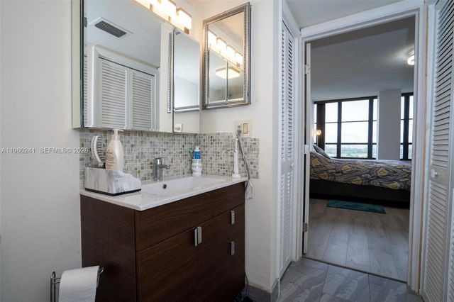 500 Three Islands Blvd 1007, Hallandale Beach, FL 33009