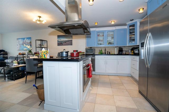 500 Three Islands Blvd 1007, Hallandale Beach, FL 33009