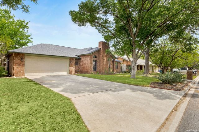 213 HILLTOP DR, Seguin, TX 78155