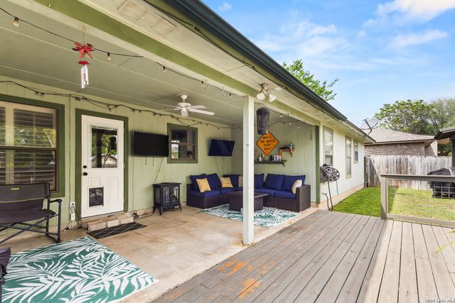 213 HILLTOP DR, Seguin, TX 78155