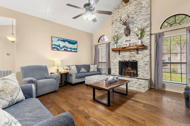 213 HILLTOP DR, Seguin, TX 78155