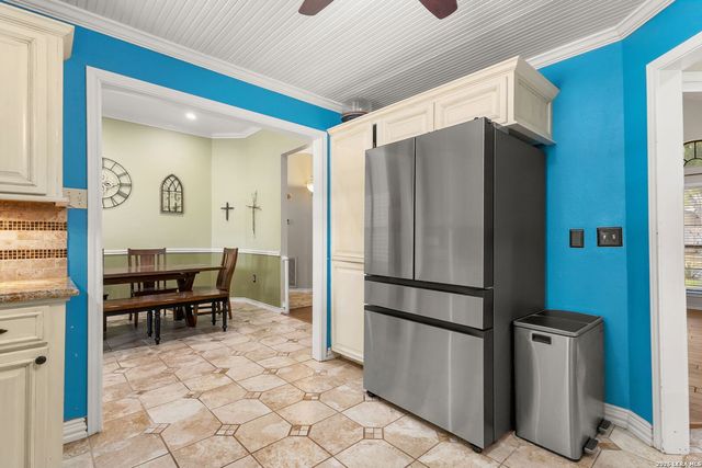 213 HILLTOP DR, Seguin, TX 78155