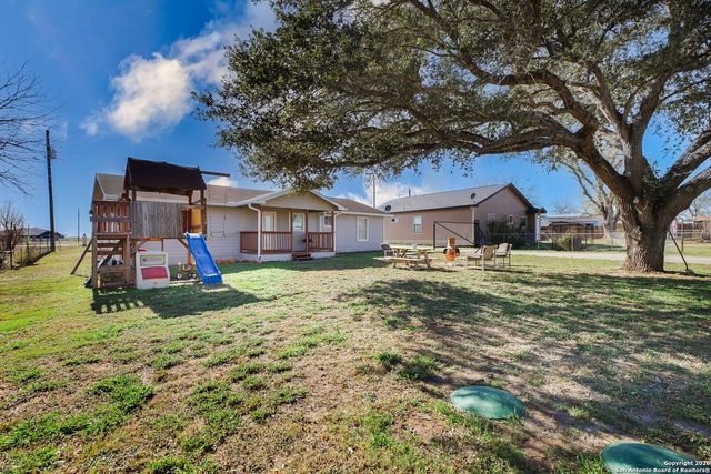 7924 county road 128, Floresville, TX 78114