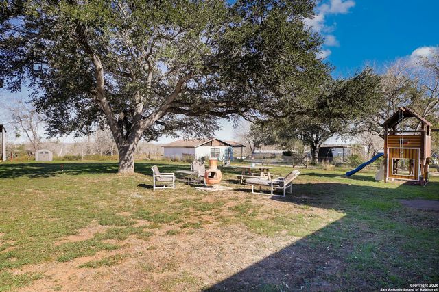 7924 county road 128, Floresville, TX 78114