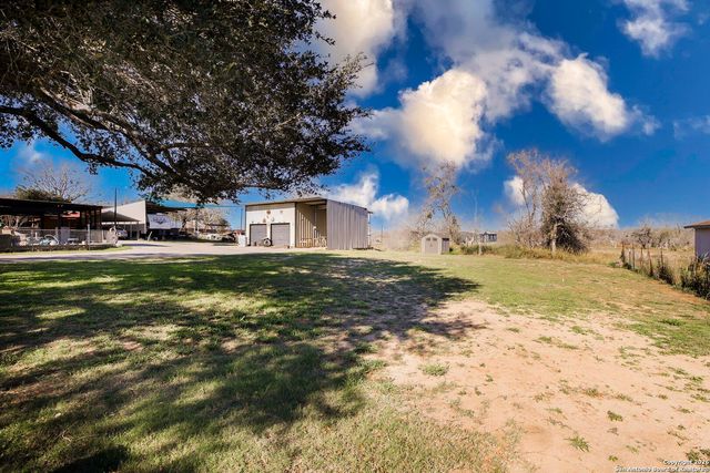 7924 county road 128, Floresville, TX 78114