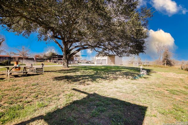 7924 county road 128, Floresville, TX 78114