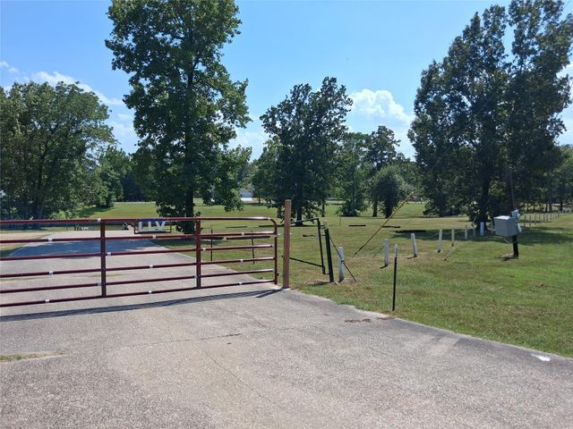915 Meridian, Livingston, TX 77351